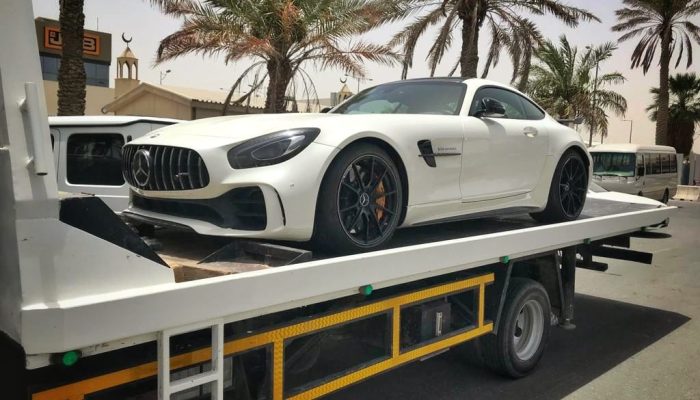 JC & CO tow truck in Doha